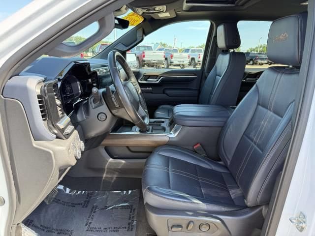 Used 2023 Chevrolet Silverado 1500 High Country w/ Technology Package AWD/4WD image 11