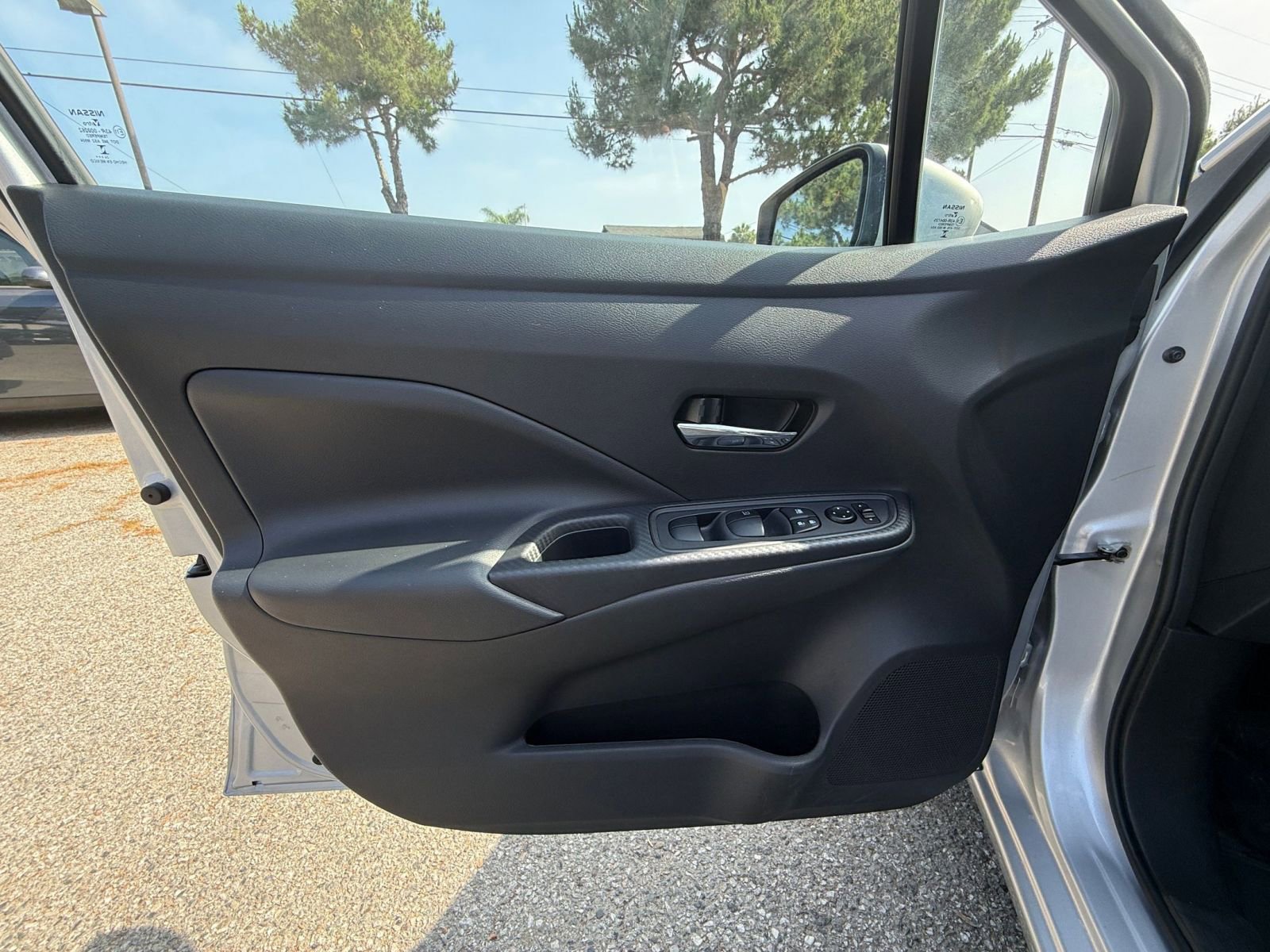 Used 2025 Nissan Versa SV FWD image 18