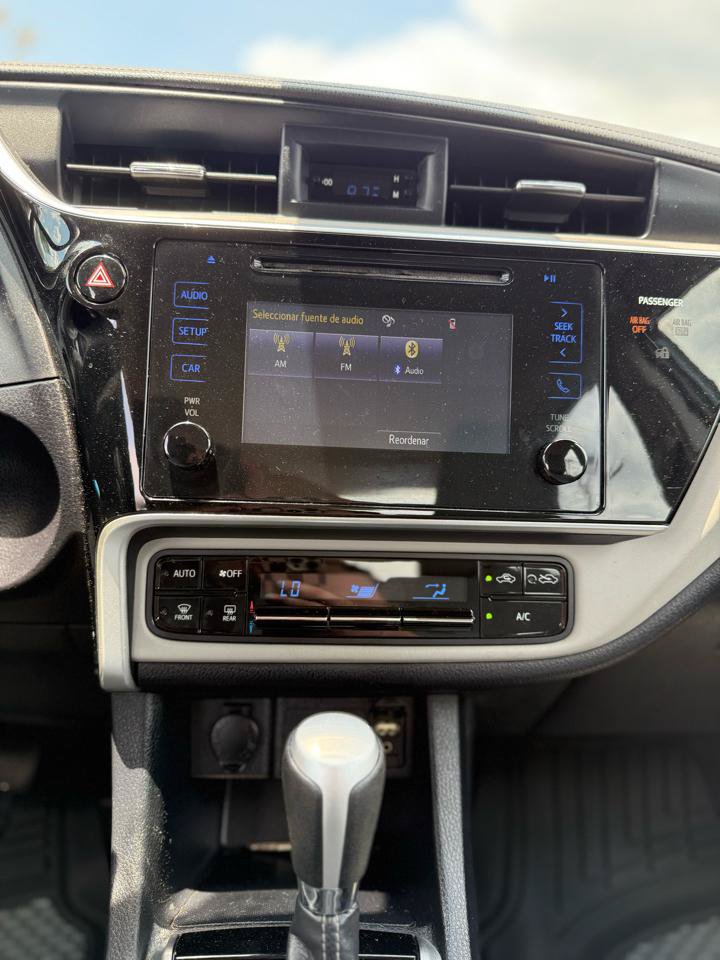 Used 2017 Toyota Corolla LE FWD image 15
