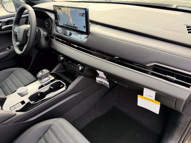 New 2026 Mitsubishi Outlander LE FWD image 11