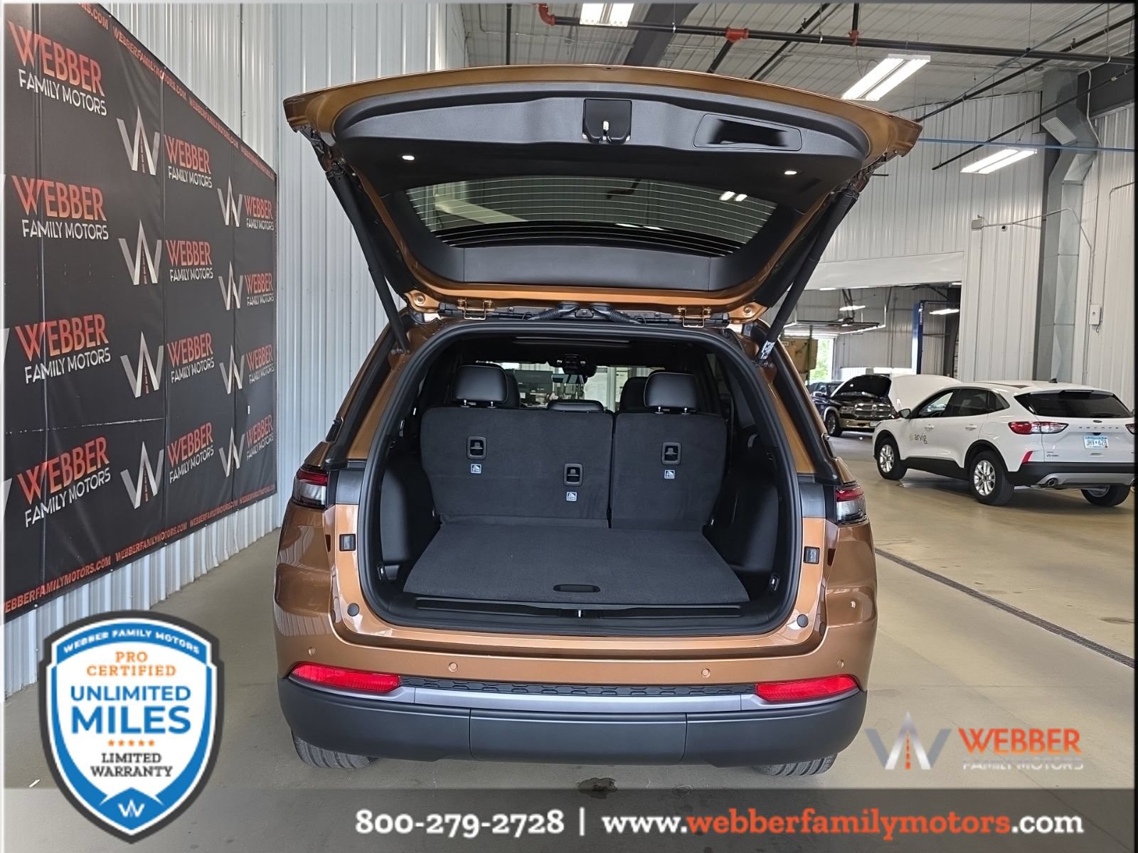 New 2026 Jeep Grand Cherokee Limited w/ Limited Altitude Package AWD/4WD image 6