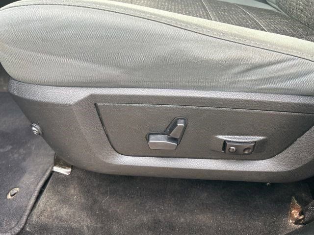 Used 2017 RAM 1500 Classic SLT w/ SLT Plus D￩cor Group image 14