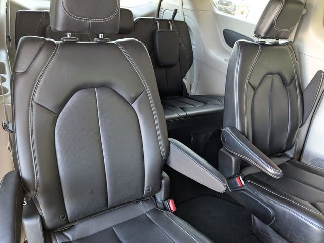 Used 2023 Chrysler Pacifica Touring-L FWD image 32