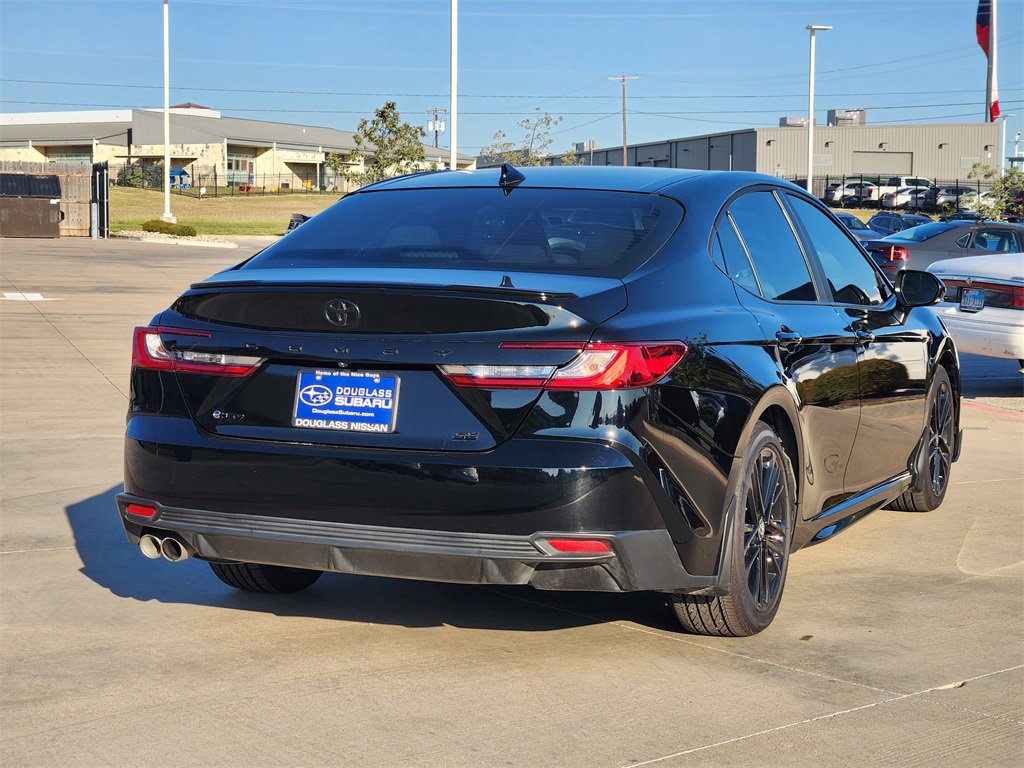 Used 2025 Toyota Camry SE image 3