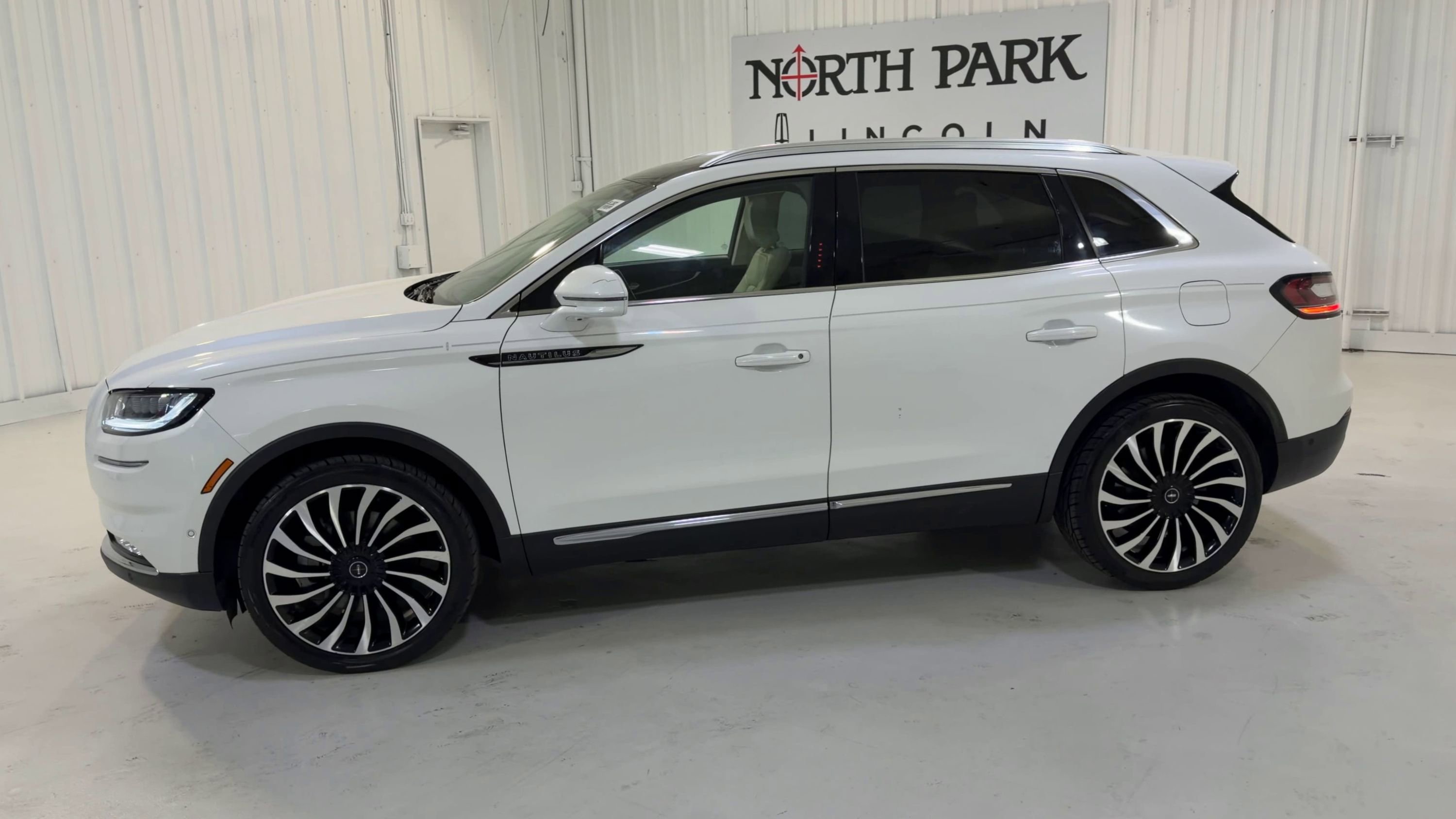 Used 2022 Lincoln Nautilus Black Label AWD/4WD image 6