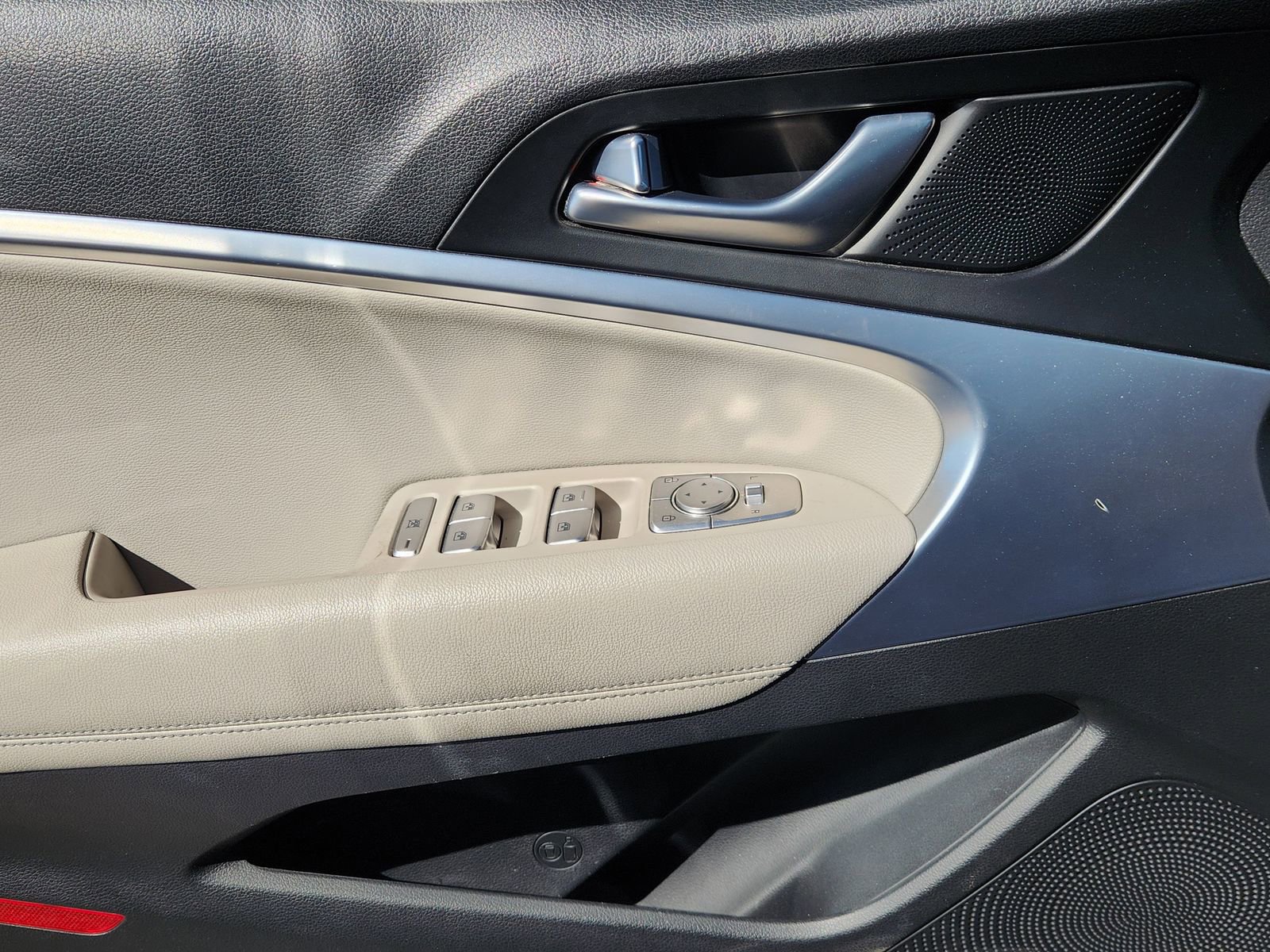 Used 2022 Genesis G70 2.0T image 27