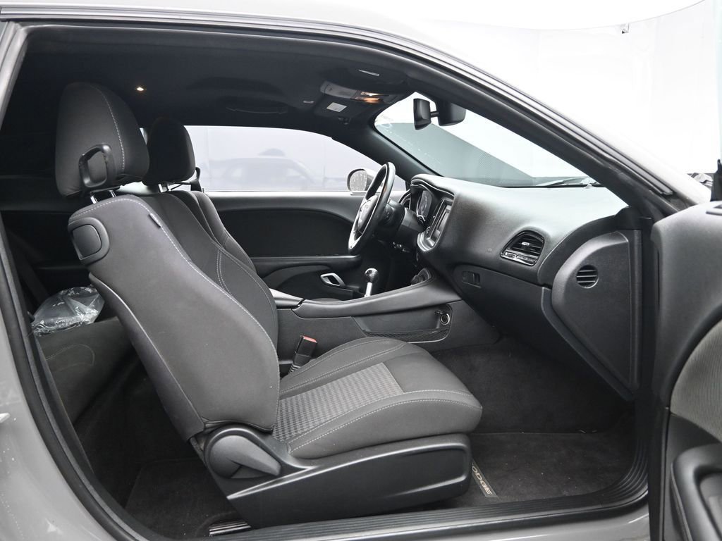 Used 2017 Dodge Challenger R/T image 19