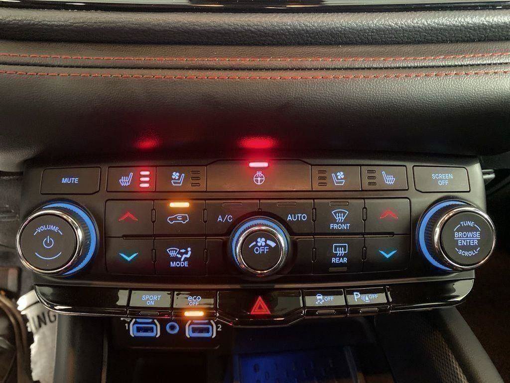 Used 2025 Dodge Durango R/T AWD/4WD image 35