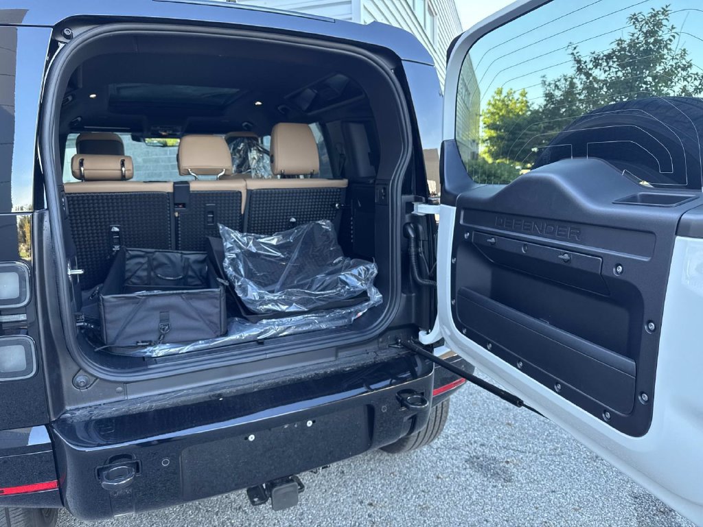 New 2026 Land Rover Defender 110 X-Dynamic SE AWD/4WD image 6
