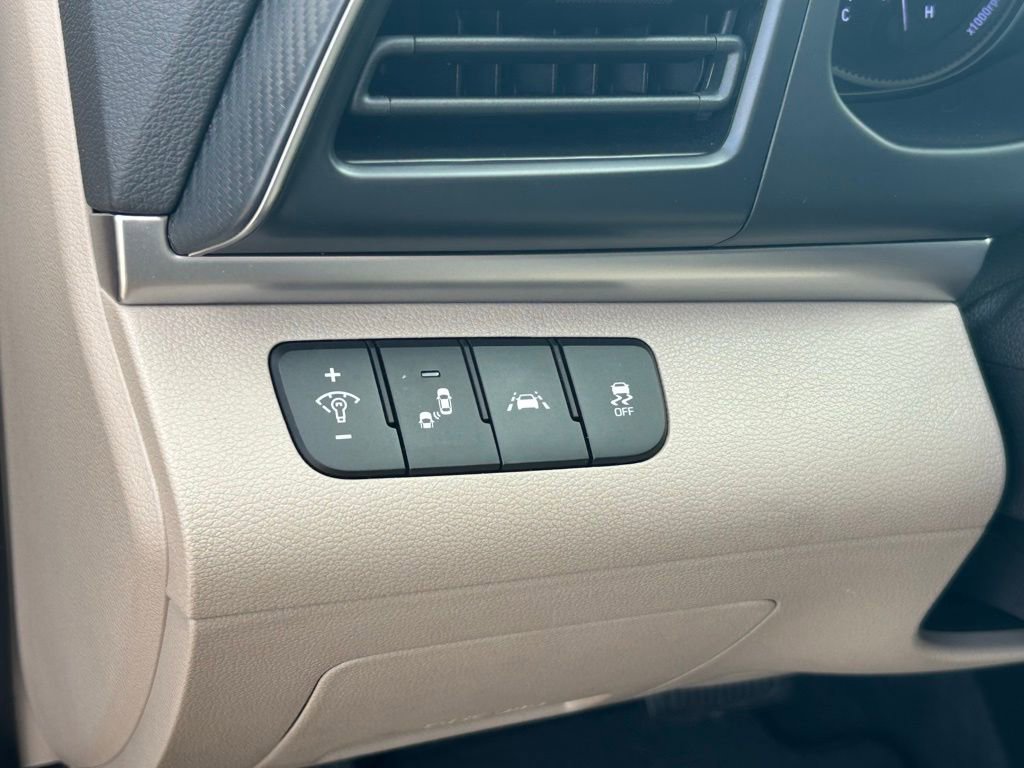Used 2020 Hyundai Elantra SEL image 11