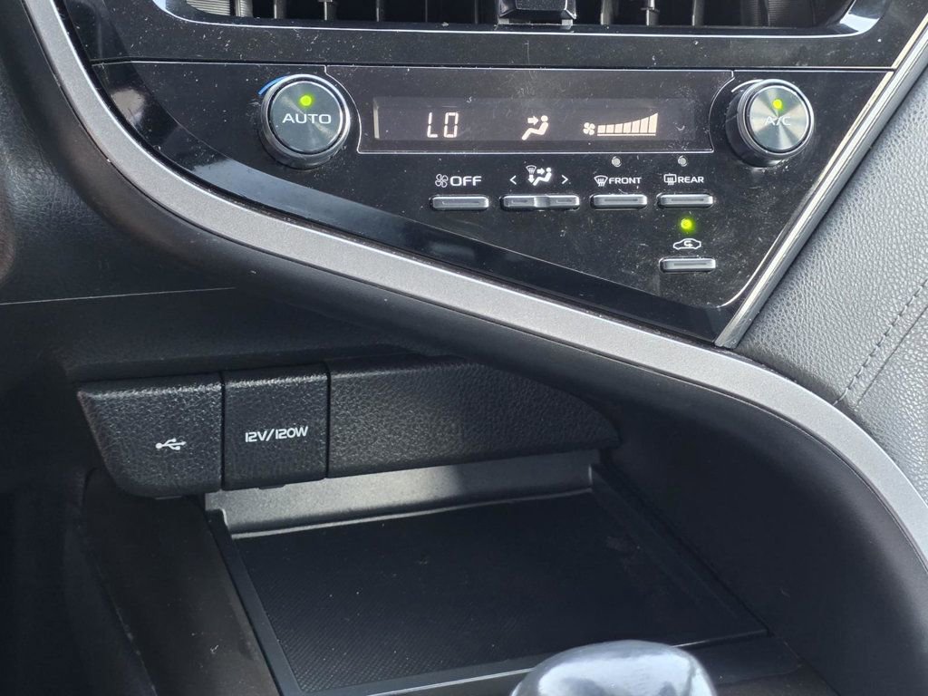 Used 2021 Toyota Camry SE image 15