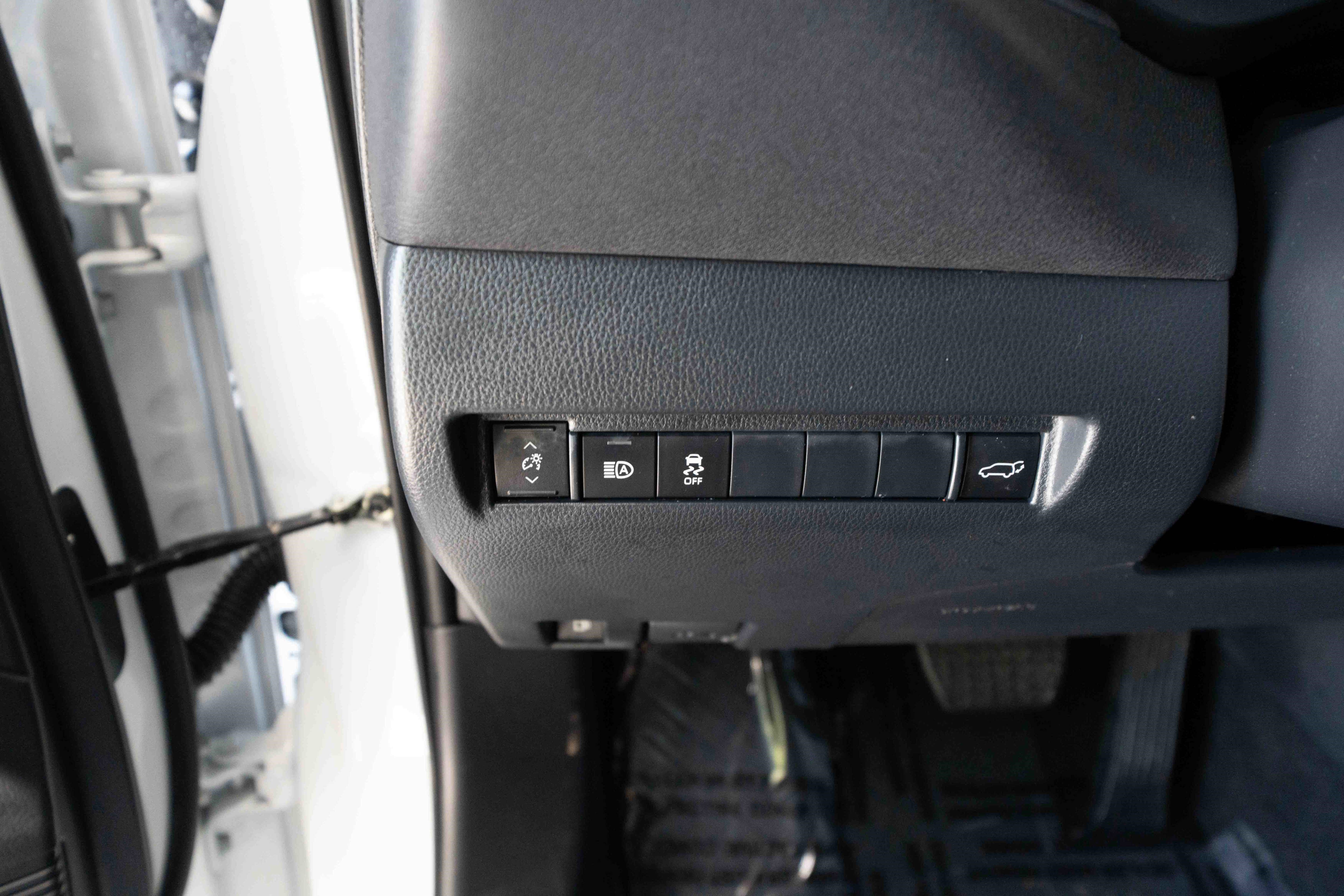 Used 2024 Toyota Venza XLE AWD/4WD image 11