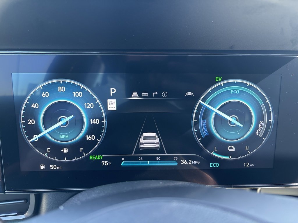 New 2025 Hyundai Elantra Limited image 16