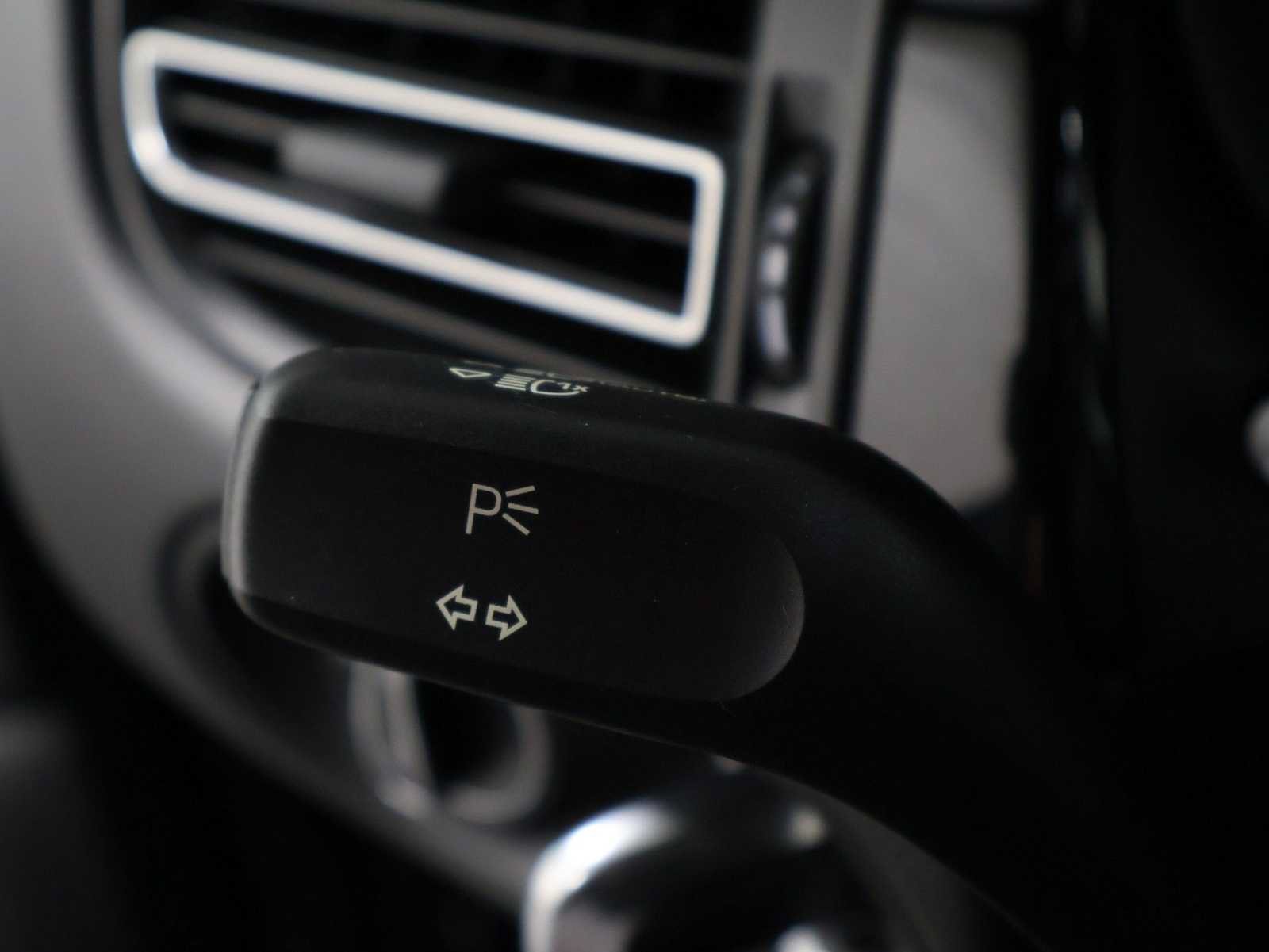 Certified 2023 Porsche Macan S AWD/4WD image 28