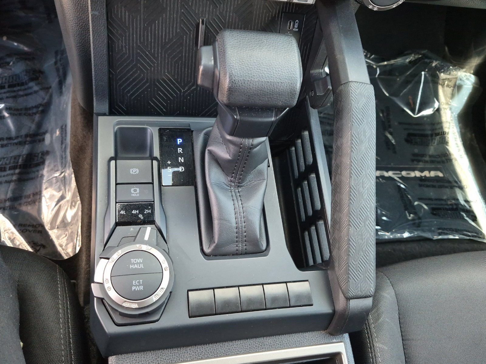 Certified 2025 Toyota Tacoma SR5 AWD/4WD image 18