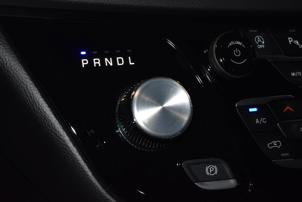 Used 2025 Chrysler Voyager LX FWD image 12