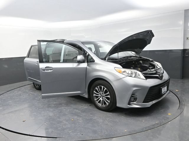 Used 2018 Toyota Sienna XLE FWD image 36