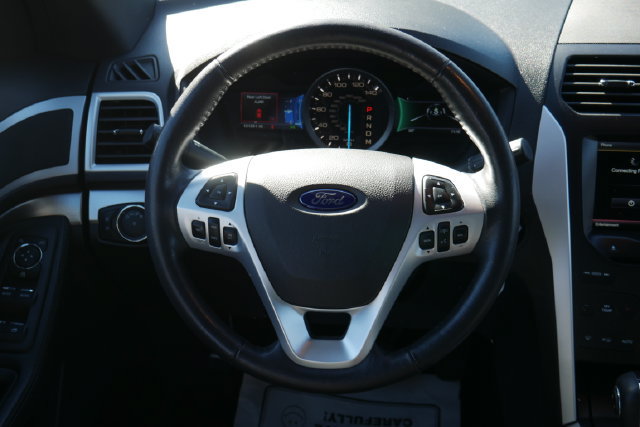 Used 2015 Ford Explorer XLT w/ Equipment Group 201B FWD image 14