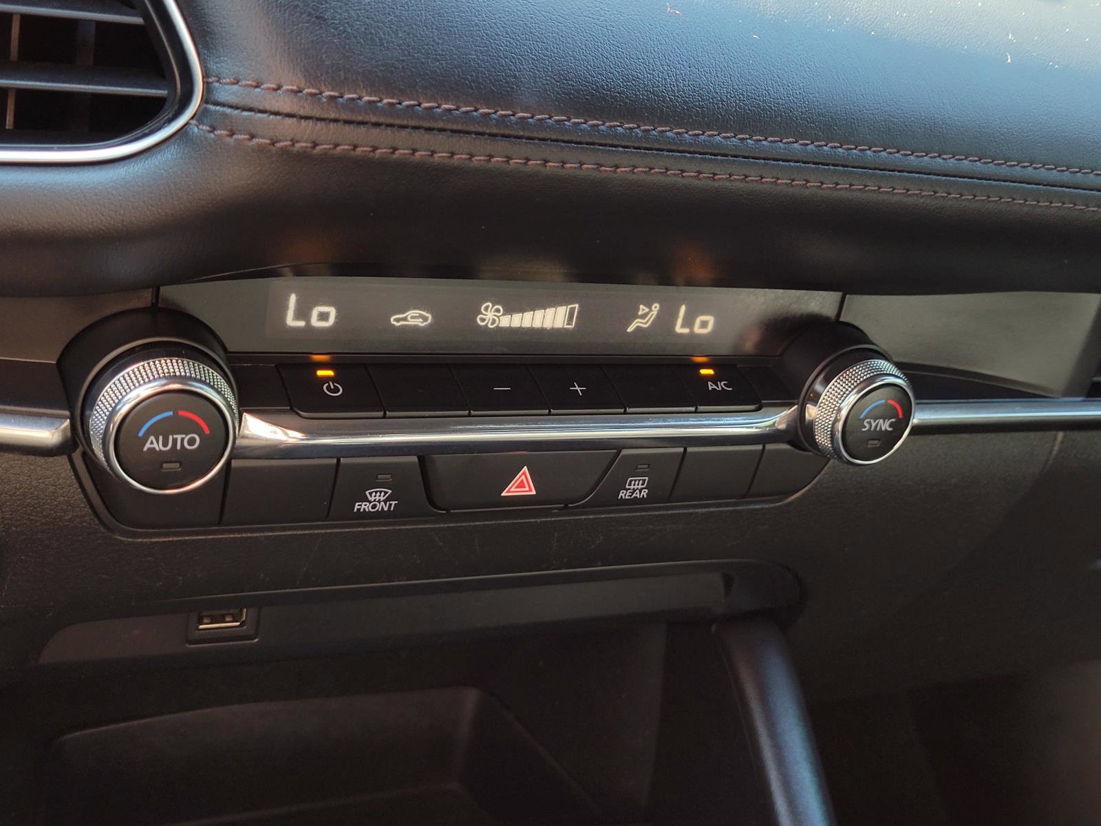 Used 2019 MAZDA MAZDA3 Hatchback FWD image 26