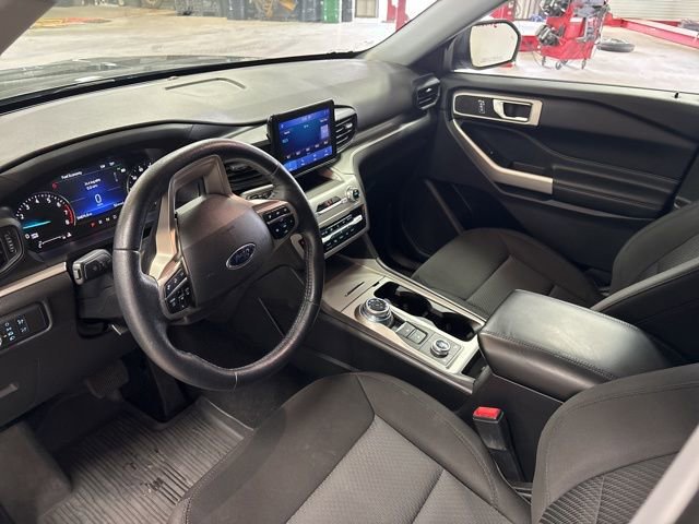 Used 2022 Ford Explorer XLT image 11