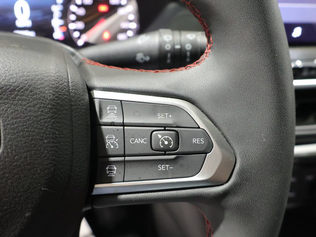 Used 2023 Jeep Compass Trailhawk w/ Trailhawk Convenience Group AWD/4WD image 35