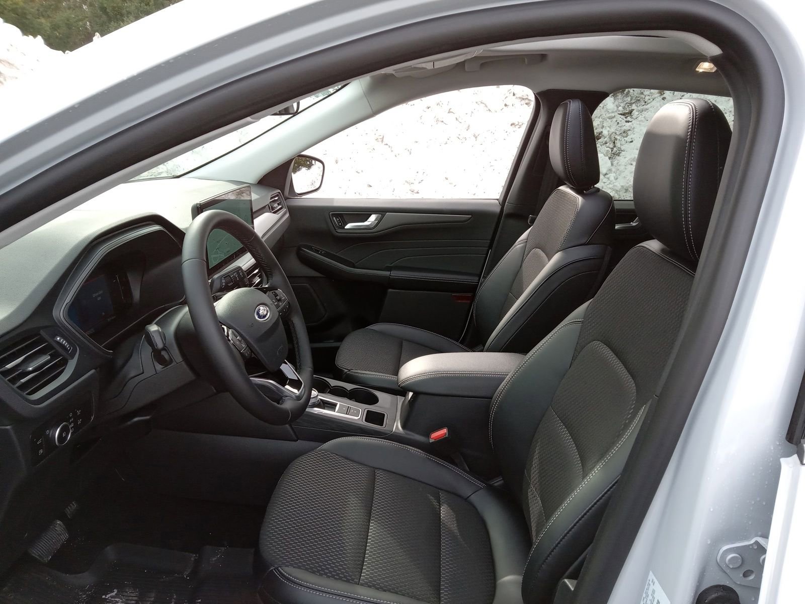 Used 2025 Ford Escape SE image 11