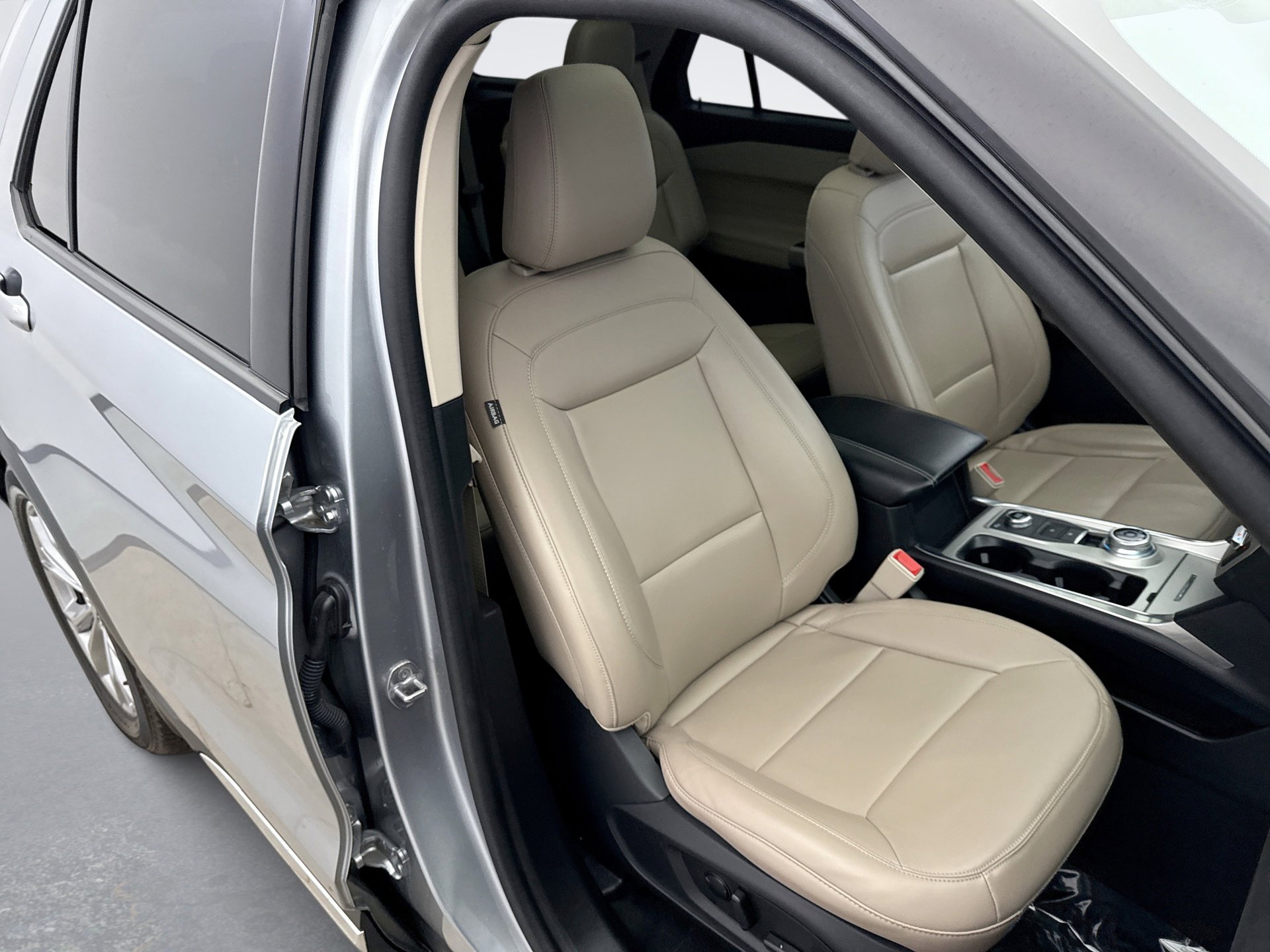 Used 2023 Ford Explorer XLT w/ Equipment Group 202A image 16