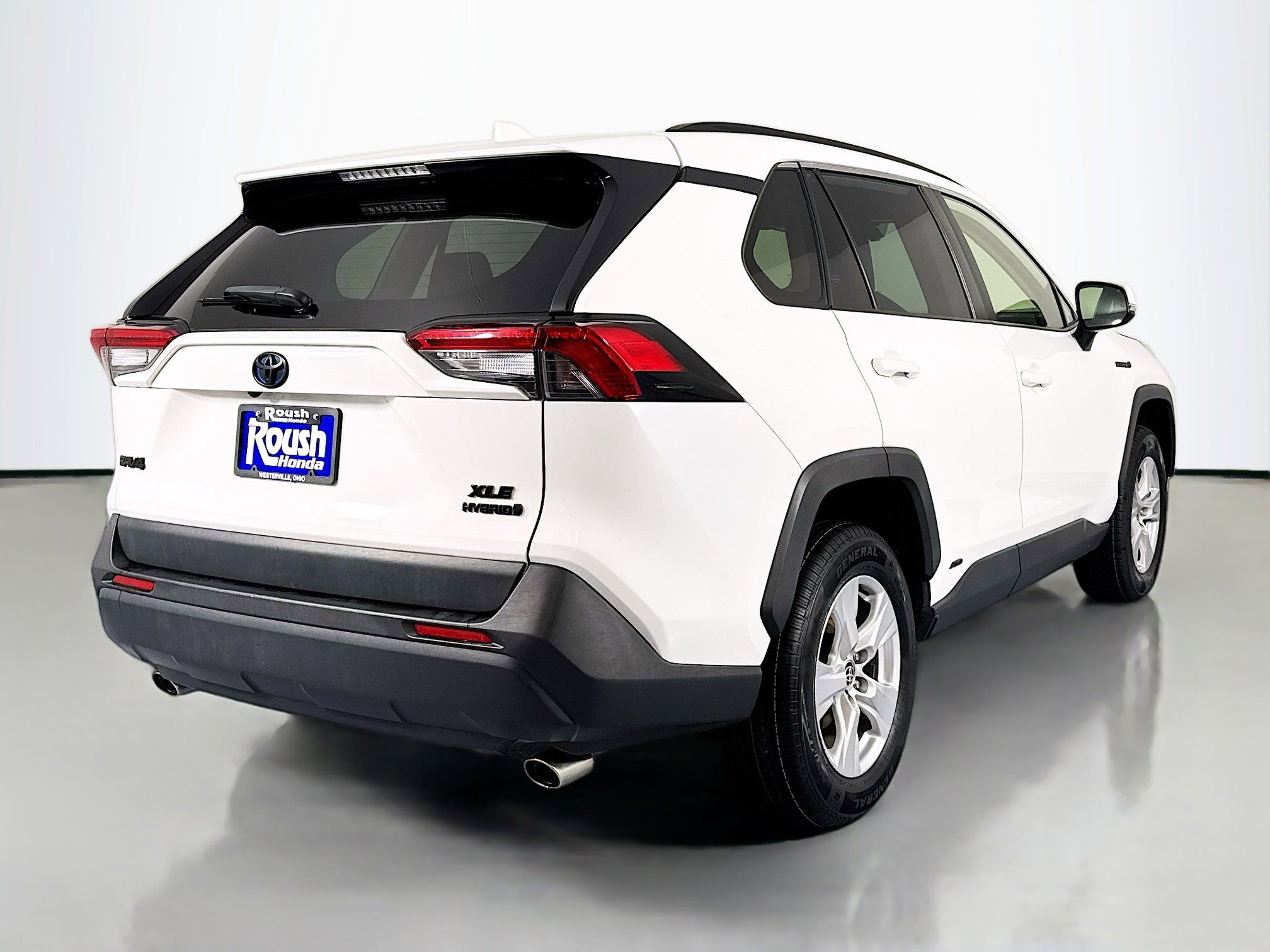 Used 2020 Toyota RAV4 XLE image 5