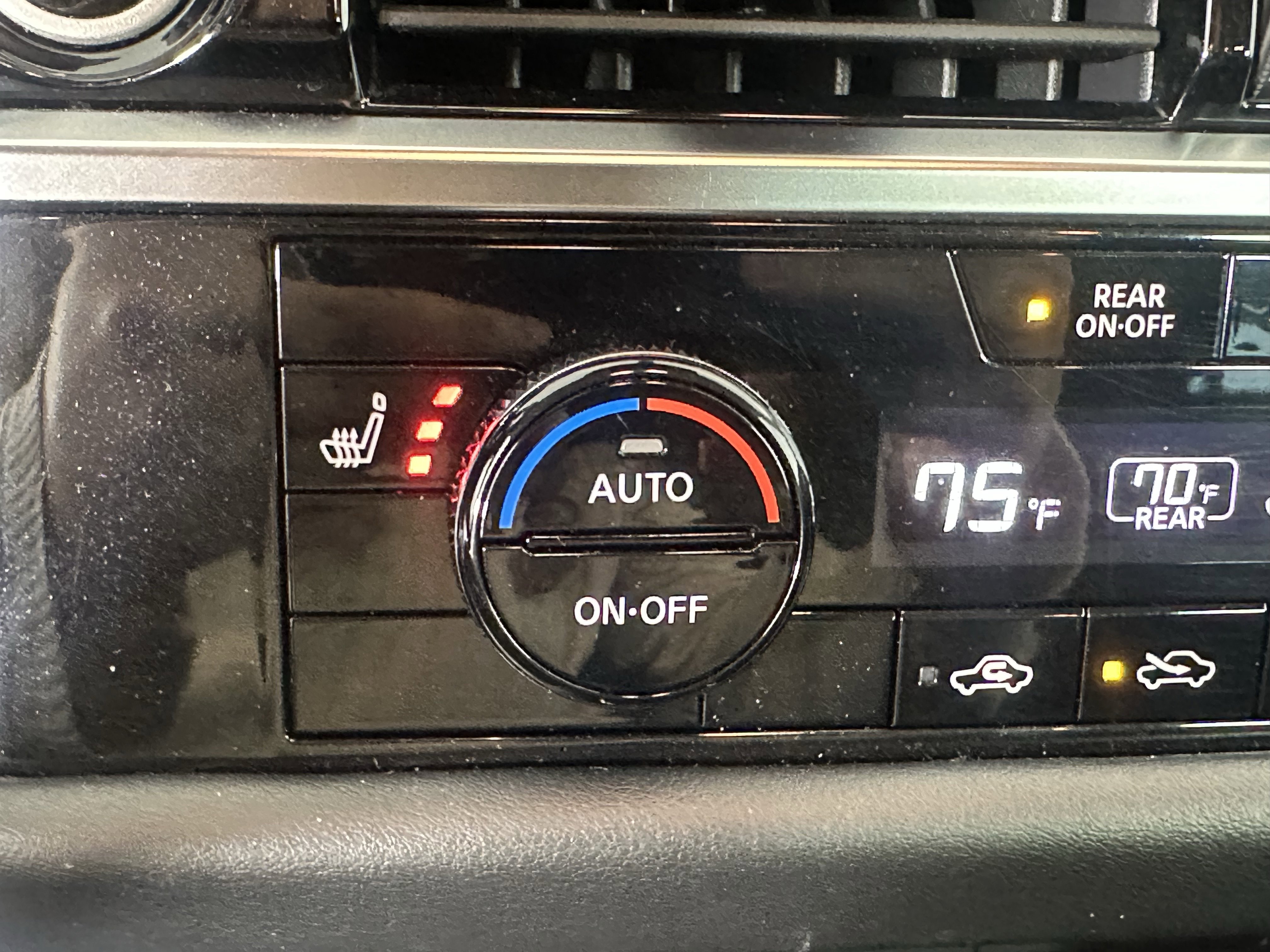 Used 2023 Nissan Pathfinder SV image 23