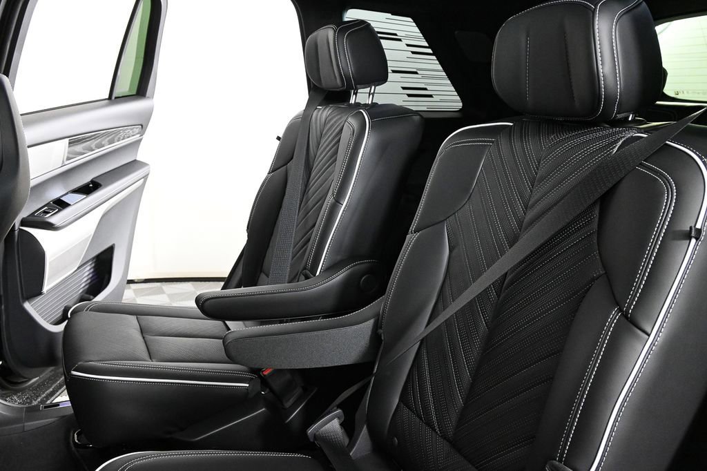 New 2026 Cadillac Vistiq Platinum image 21