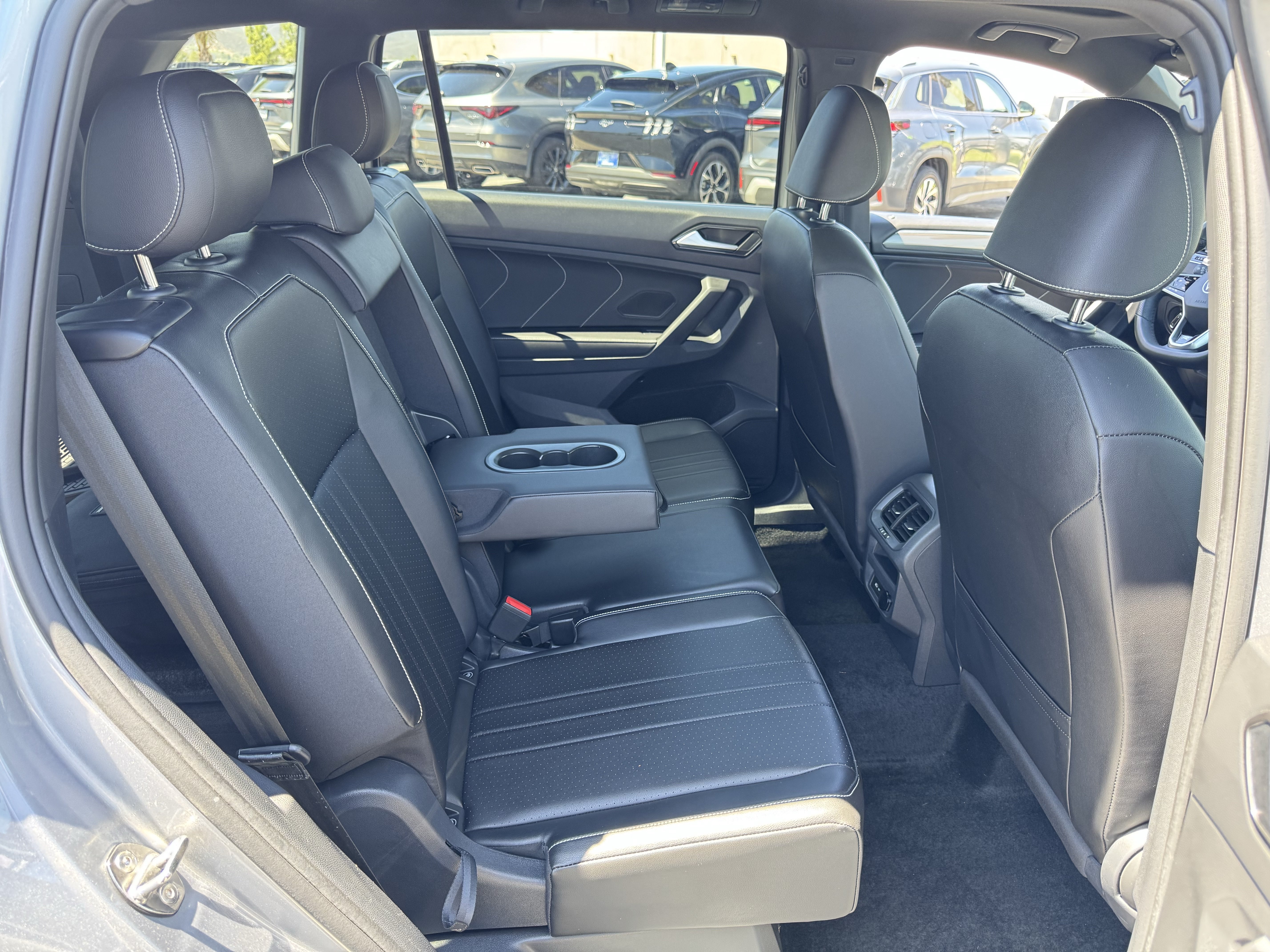 Used 2024 Volkswagen Tiguan SE R-Line FWD image 36