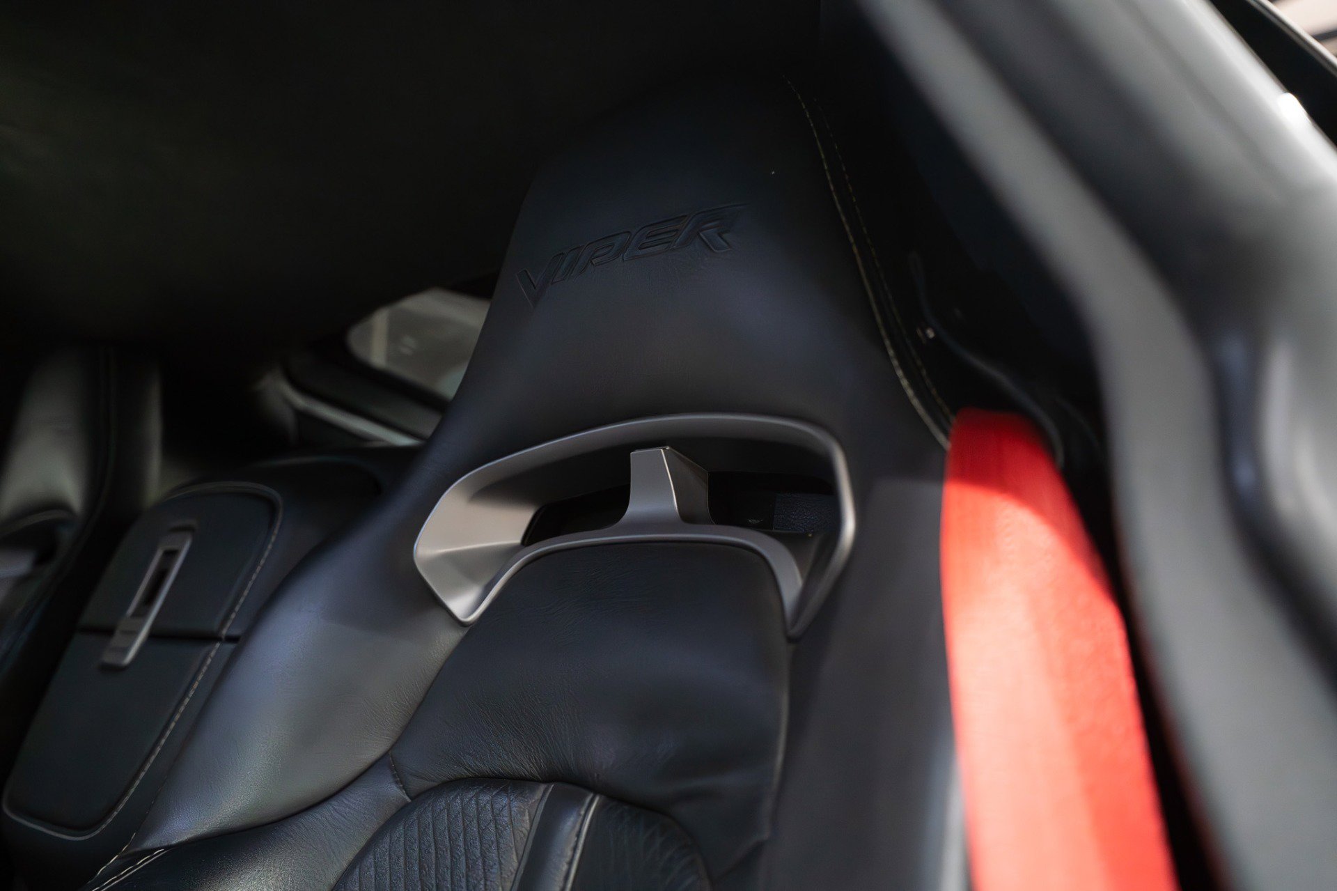 Used 2013 SRT Viper GTS w/ GTS Laguna Interior Pkg image 11