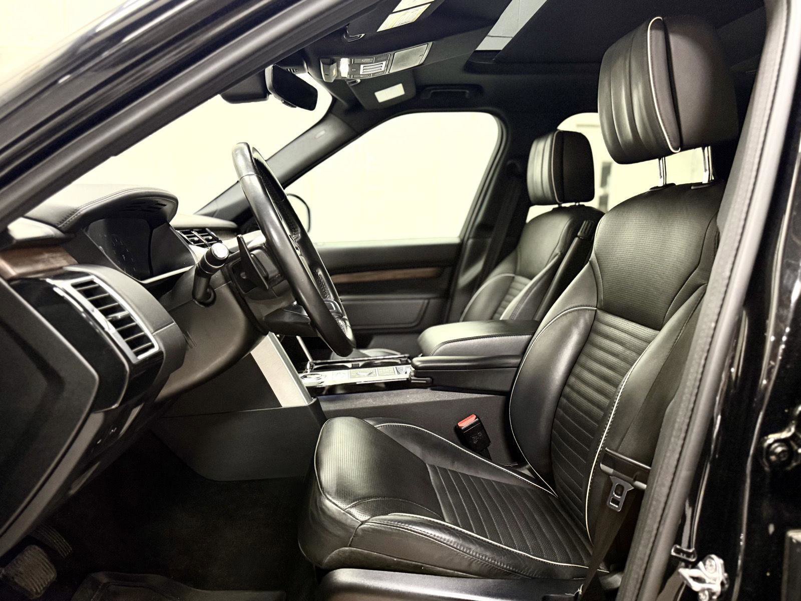 Used 2020 Land Rover Discovery HSE Luxury image 15