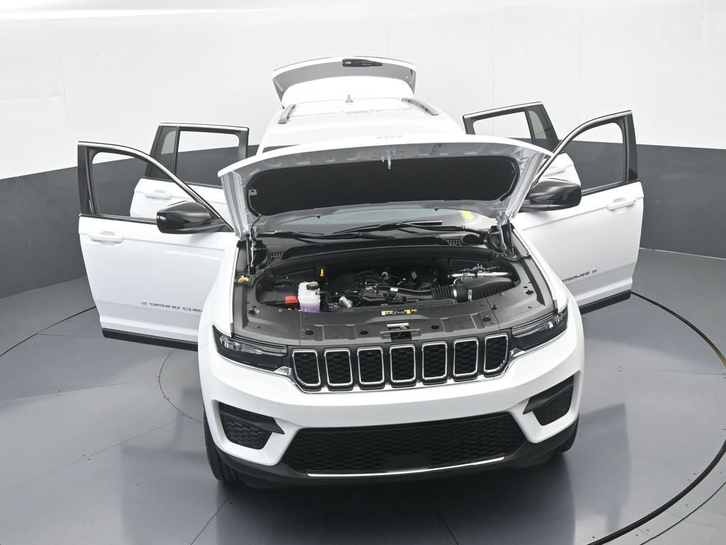 Used 2025 Jeep Grand Cherokee Laredo image 68