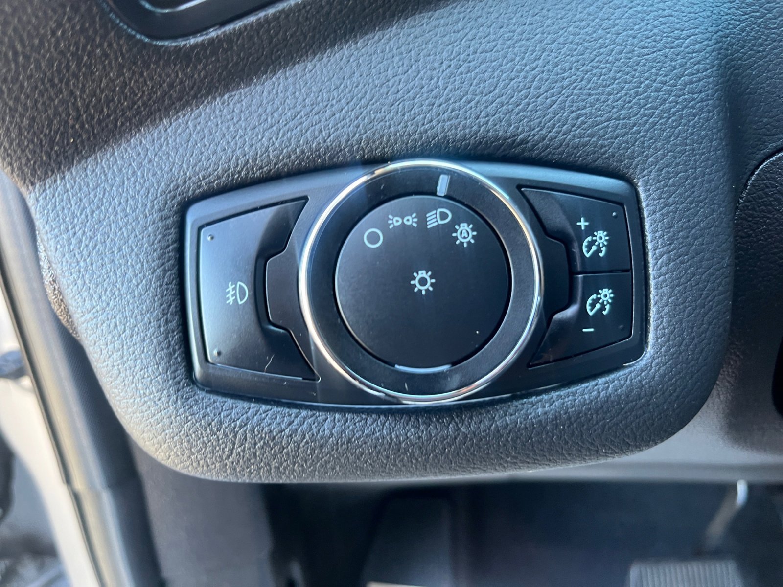 Used 2015 Ford Escape SE image 31