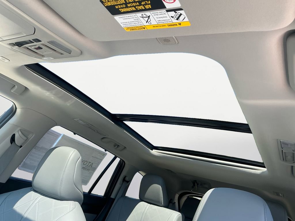New 2026 Toyota Highlander Platinum image 19