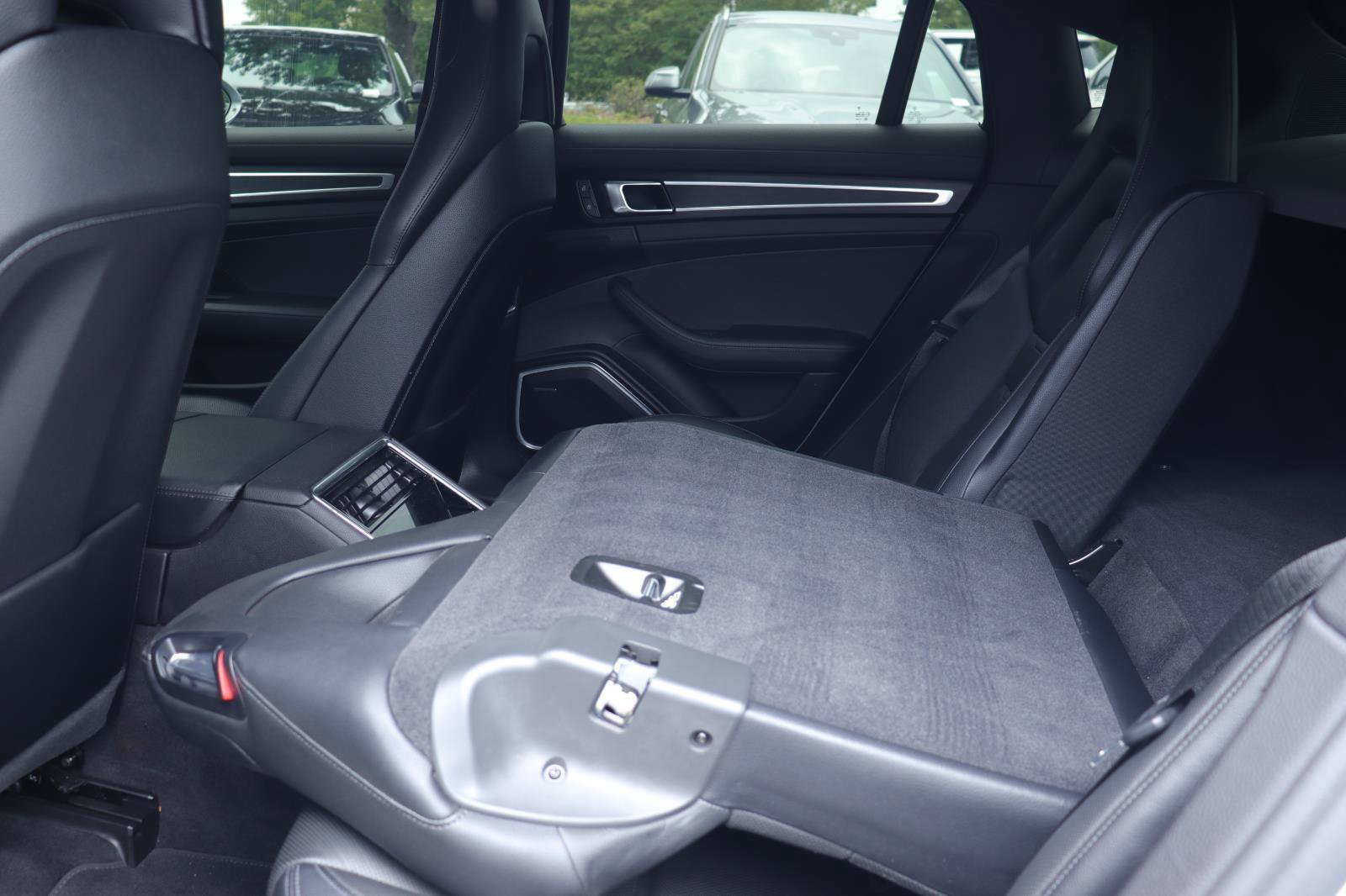 Used 2023 Porsche Panamera Platinum Edition w/ Sportdesign Package RWD image 13