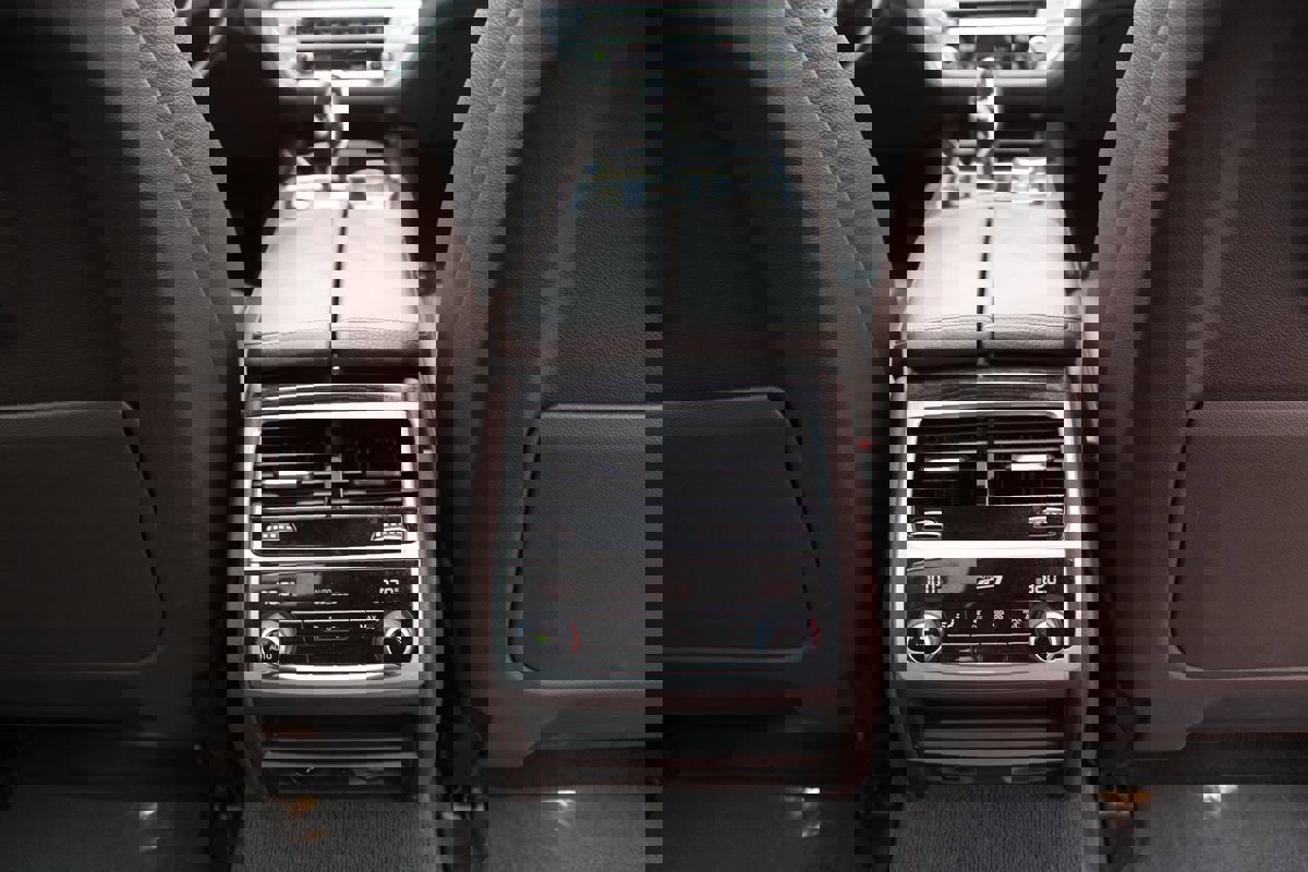 Used 2018 BMW 740i image 29