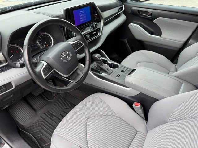 Used 2023 Toyota Highlander LE image 12