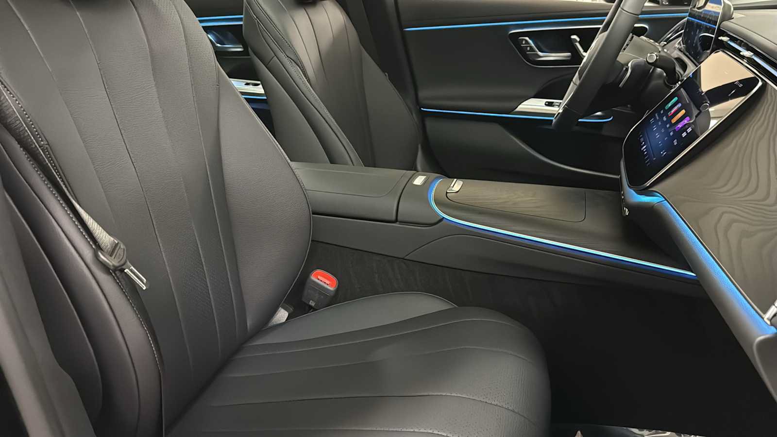 New 2026 Mercedes-Benz E 350 4MATIC Sedan image 34