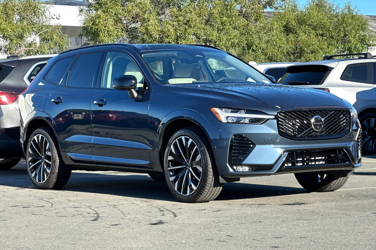 New 2026 Volvo XC60 B5 Ultra w/ Protection Package Premier AWD/4WD image 9