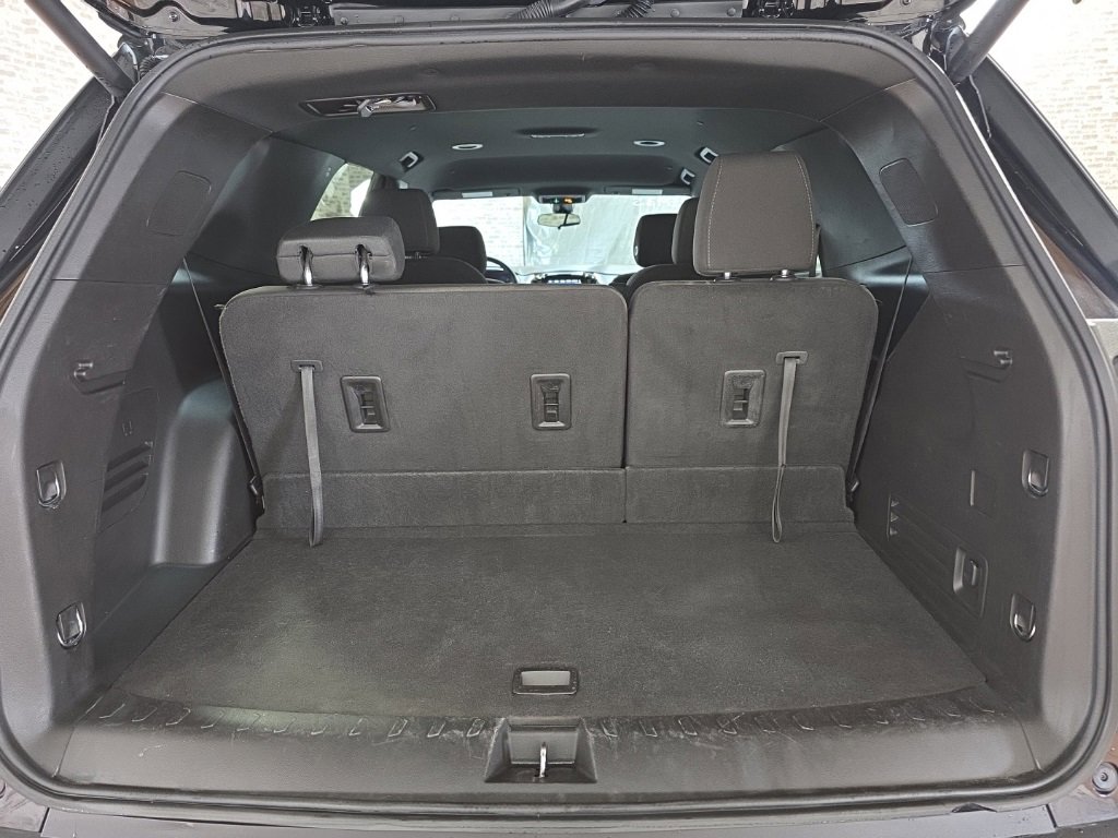 Used 2023 Chevrolet Traverse LT image 11