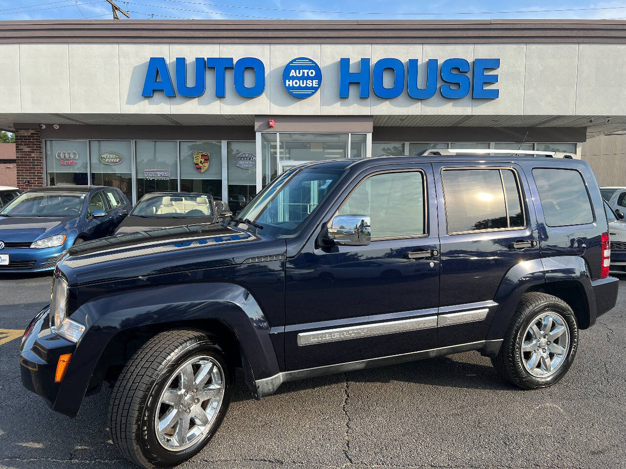 Used 2011 Jeep Liberty Limited w/ Tire & Wheel Group AWD/4WD image 7