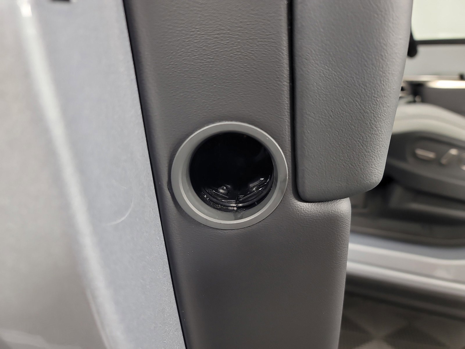 Used 2024 Rivian R1S Adventure image 32