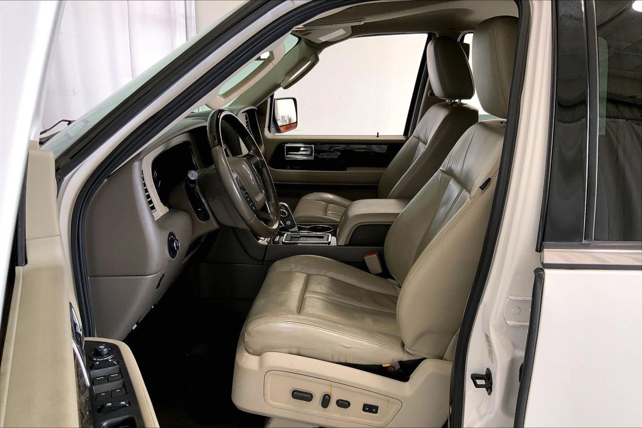Used 2015 Lincoln Navigator L 2WD image 15