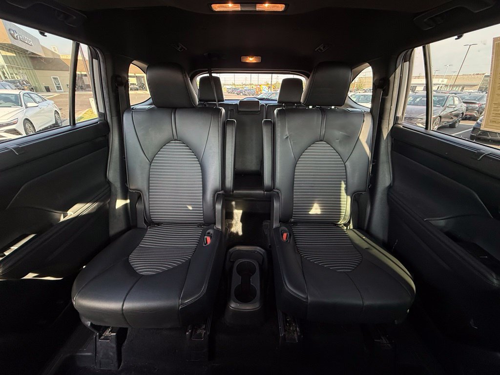 Used 2021 Toyota Highlander XSE FWD image 31