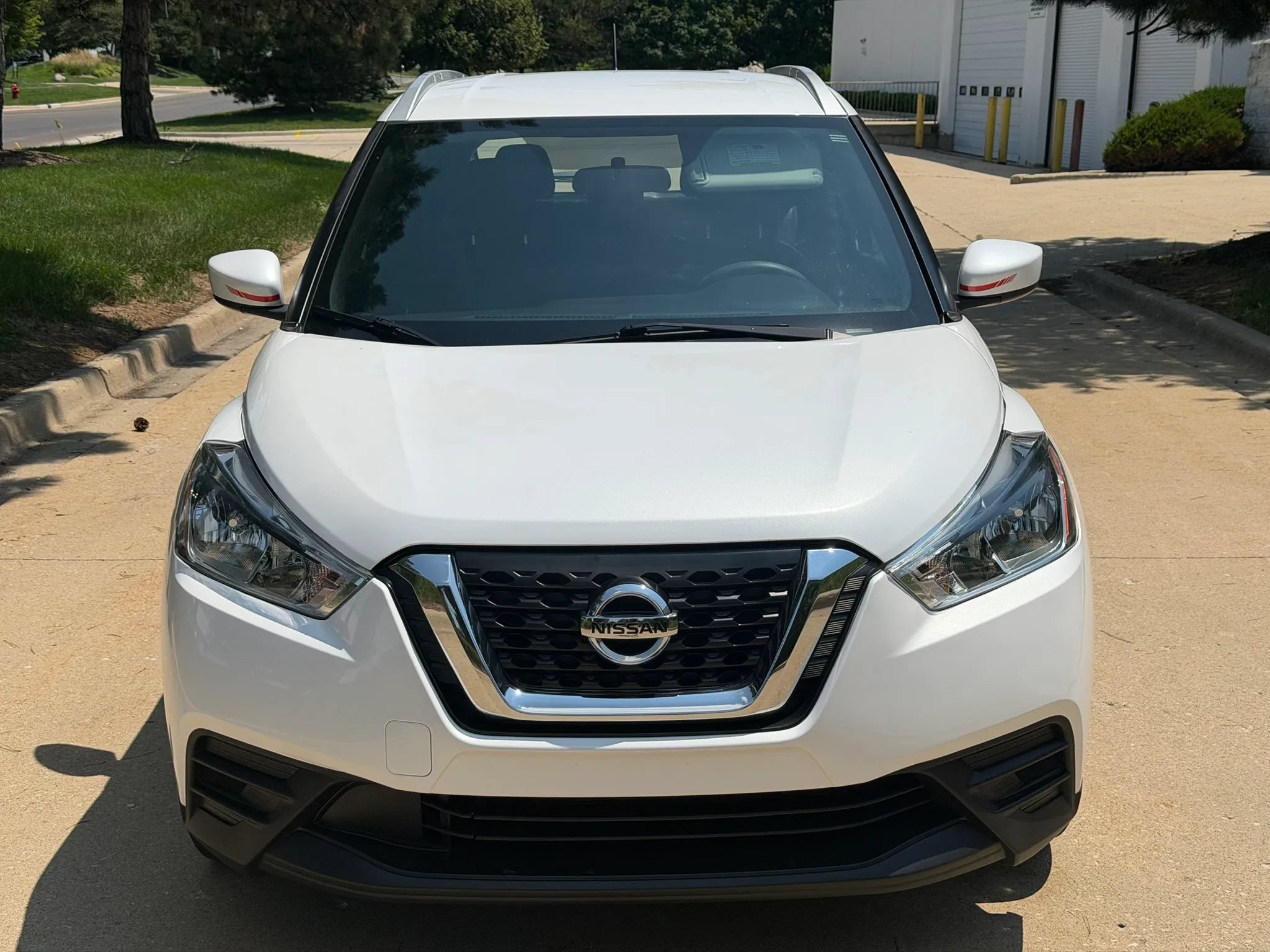 Used 2018 Nissan Kicks SV FWD image 2