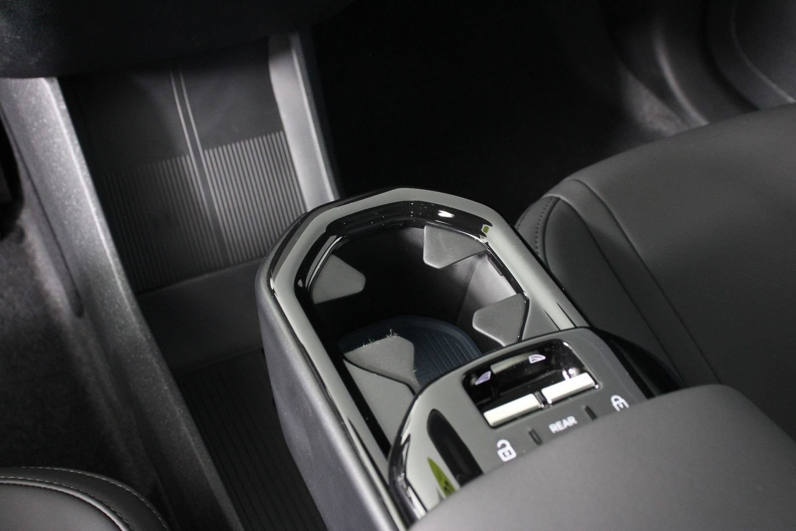 New 2026 Volvo EX30 Plus AWD/4WD image 7