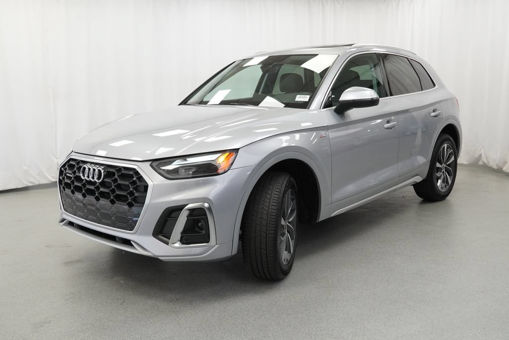 Used 2023 Audi Q5 2.0T Premium w/ Convenience Package AWD/4WD image 3