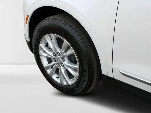 New 2025 Cadillac XT5 Luxury image 9